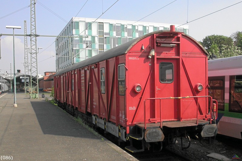 Bahn 086.jpg - Selber Wagen, selber Ort, 7 Jahre später und um 180° gedreht.